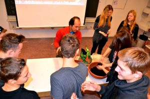 Presentation and planting tree in OSZT ( Oberstufen zentrum tauffellen ) - Biel-Biene